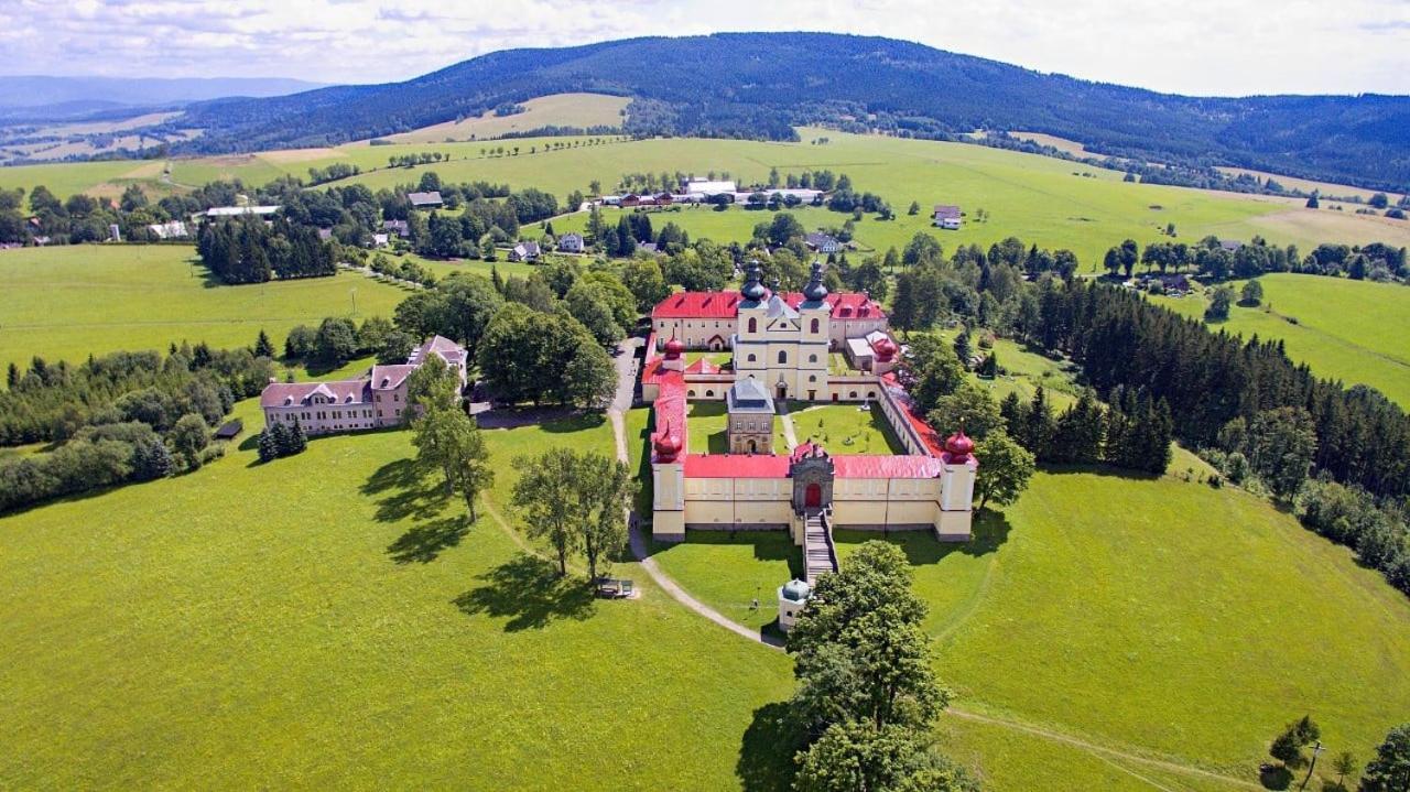 Hotel Zlata Labut Králíky المظهر الخارجي الصورة